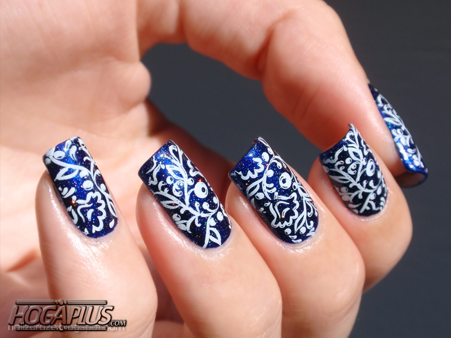 White flowery blue Nail Art