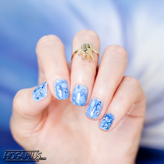 Sparkling multitasking blue Nail Art