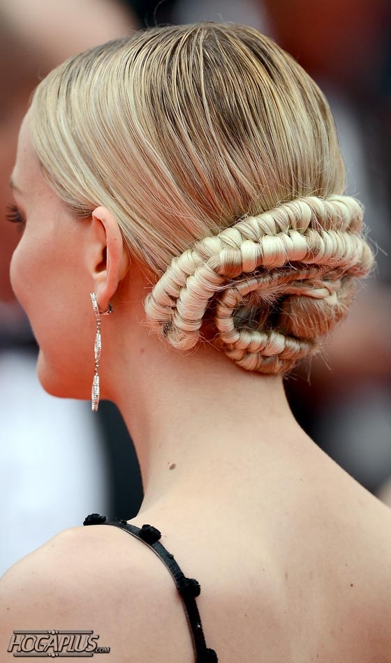 Conch Shell Messy Bun Hairstyles